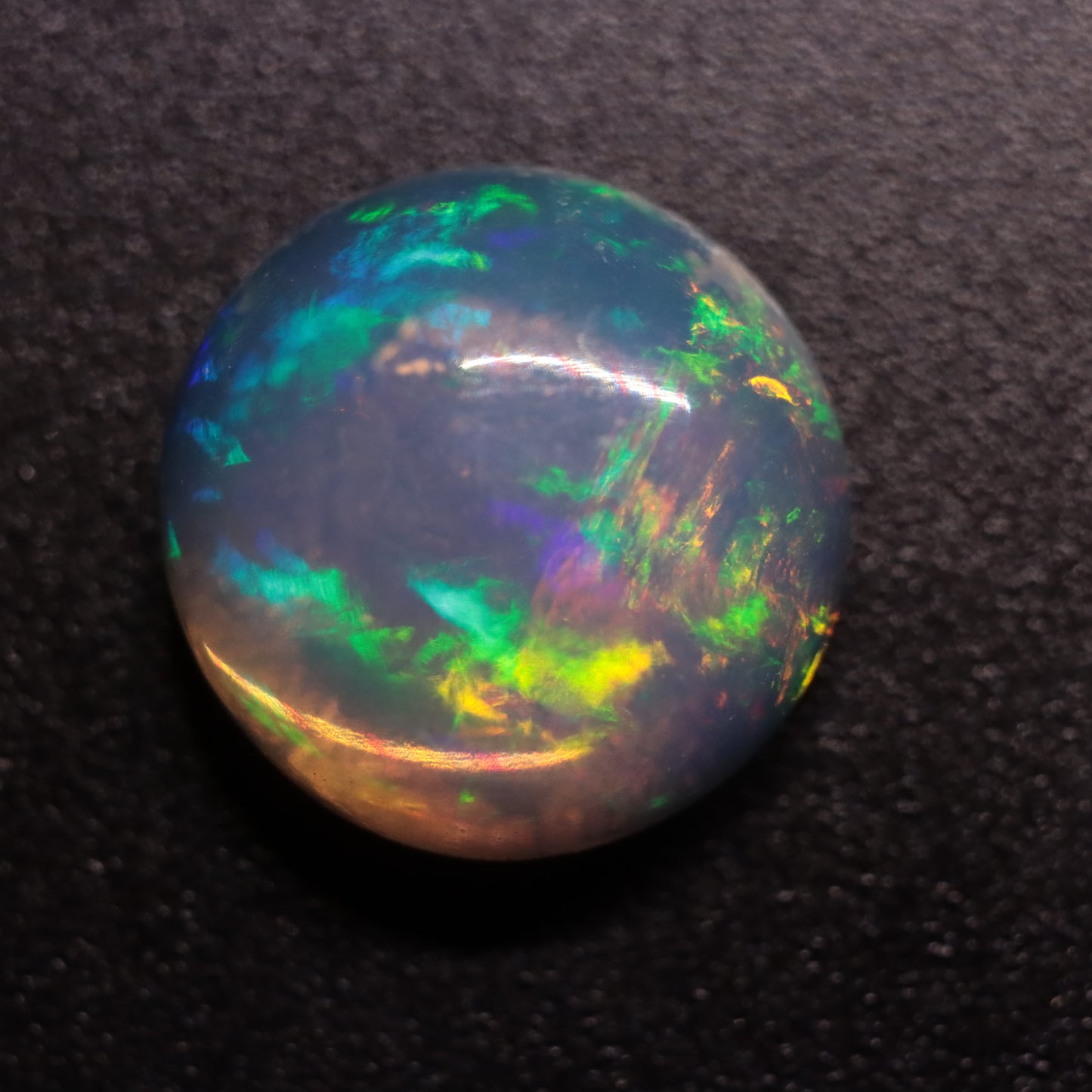 Round White Opal 2.31ct