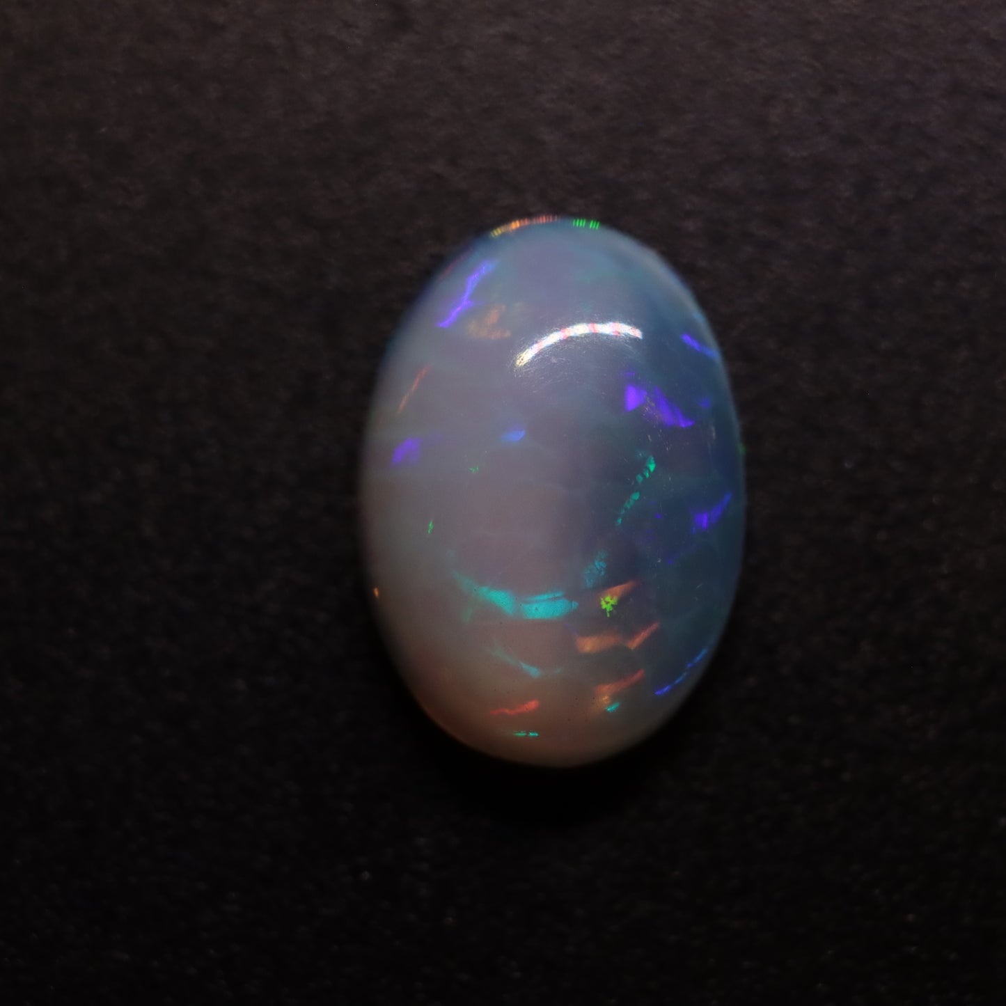 Cabochon White Opal 2ct