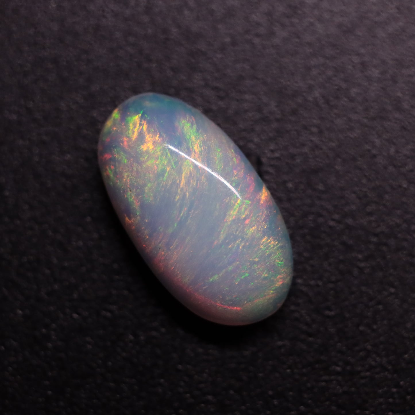 Cabochon White Opal 1ct