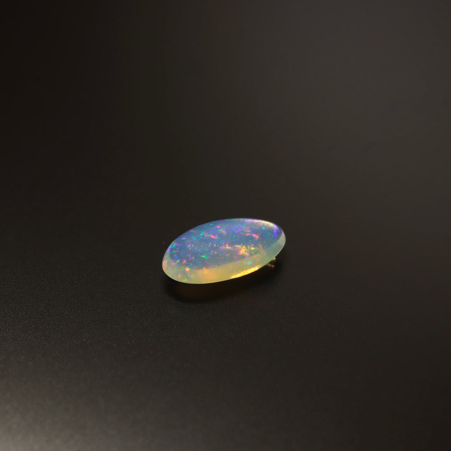 Cabochon Clear Opal 1ct