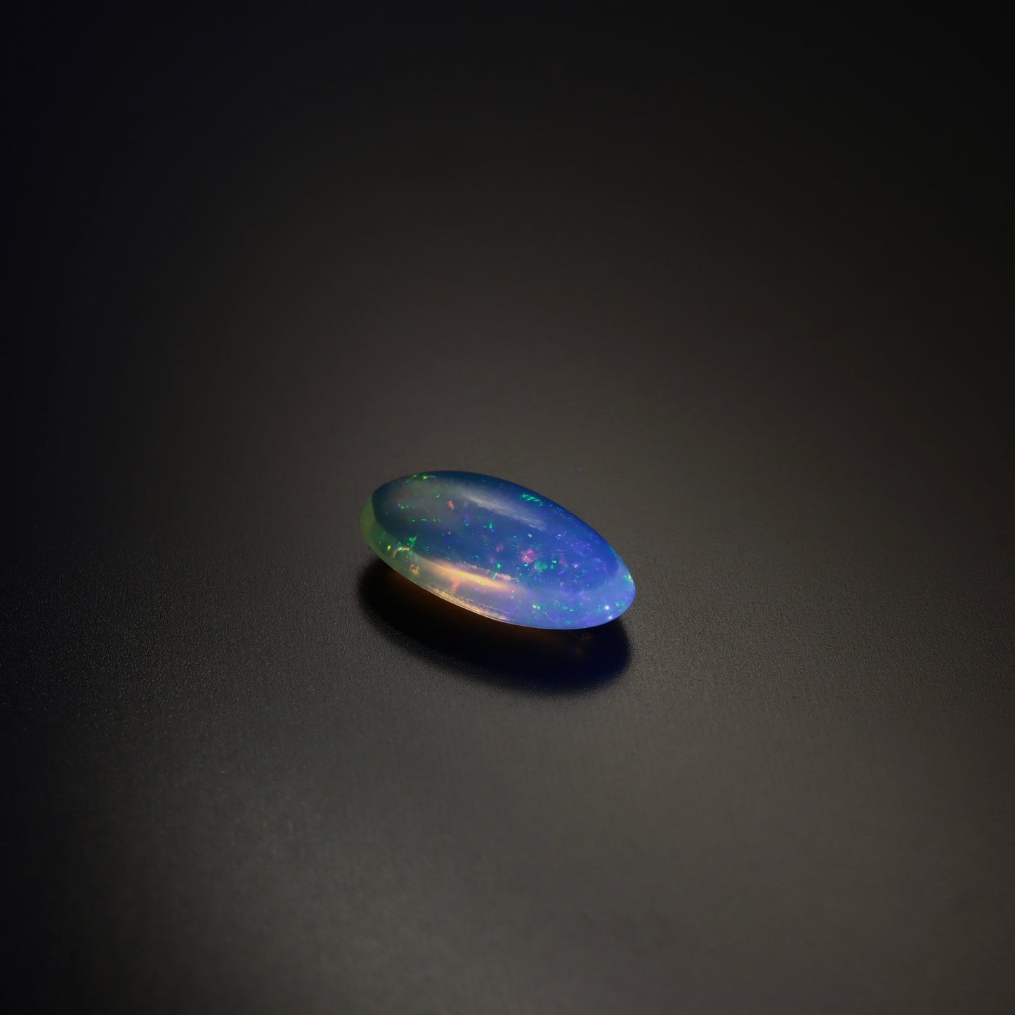 Cabochon Clear Opal 1ct