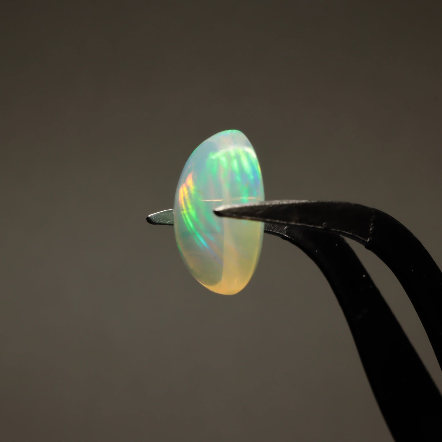 Cabochon White Opal 2.97ct