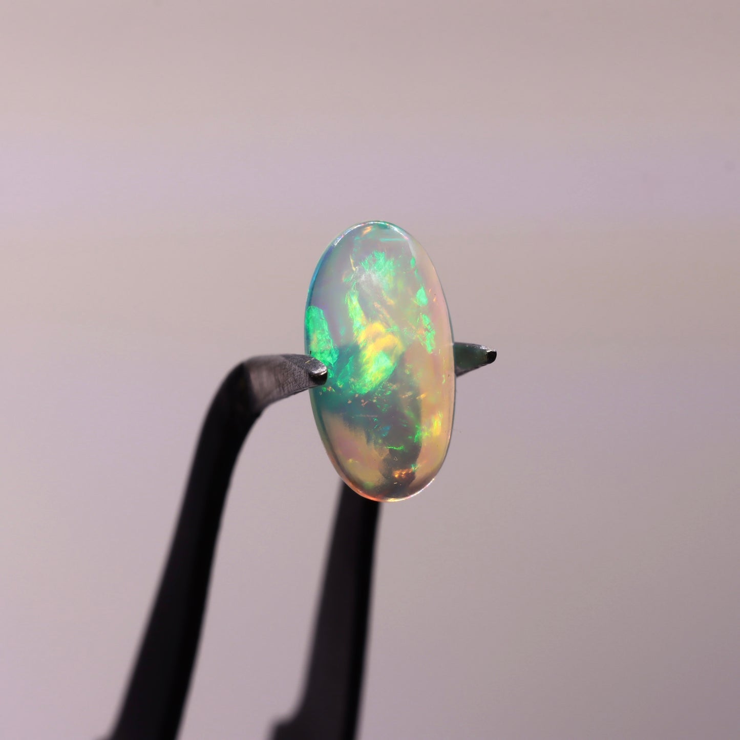 Cabochon White Opal 1.6ct