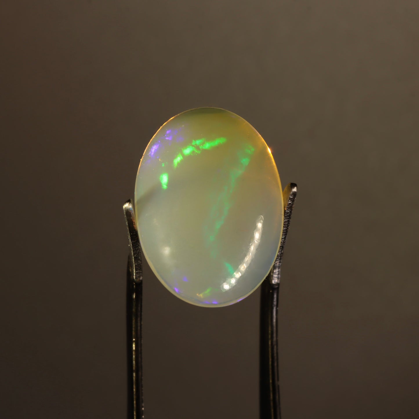 Cabochon White Opal 5.24ct