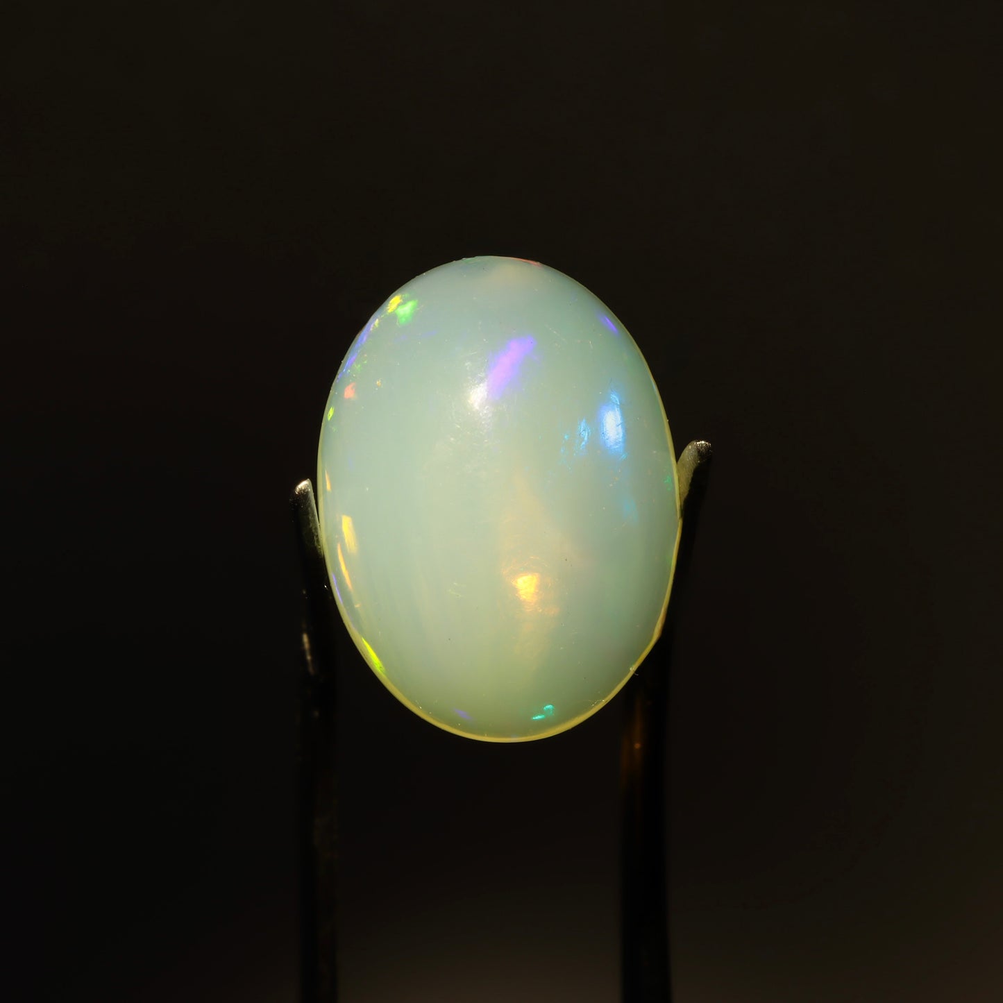Cabochon White Opal 5.24ct