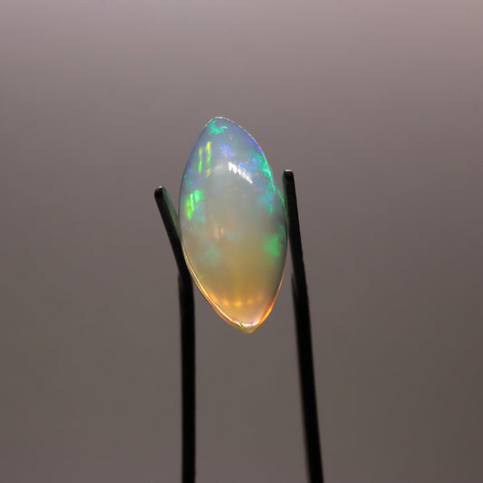 Cabochon White Opal 2ct