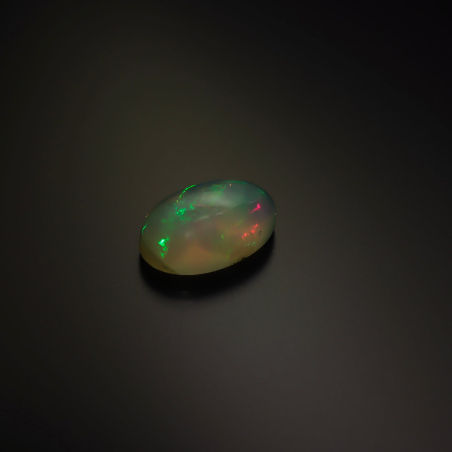 Cabochon White Opal 2.16ct