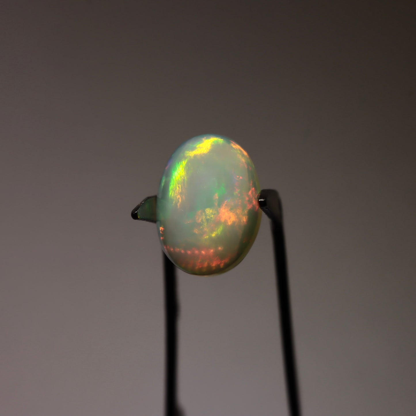 Cabochon White Opal 2.23ct