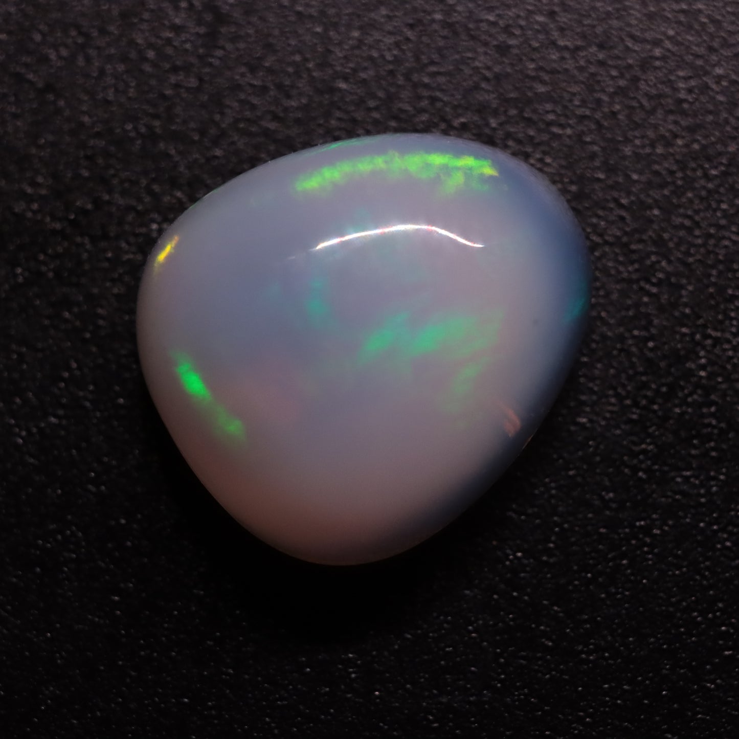 Cabochon White Opal 4.05ct