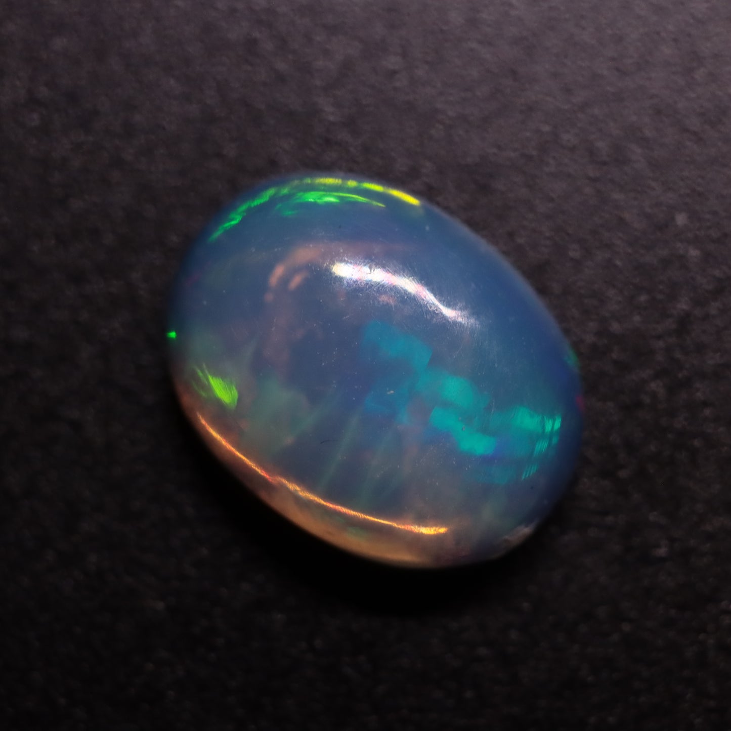 Cabochon White Opal 1.95ct