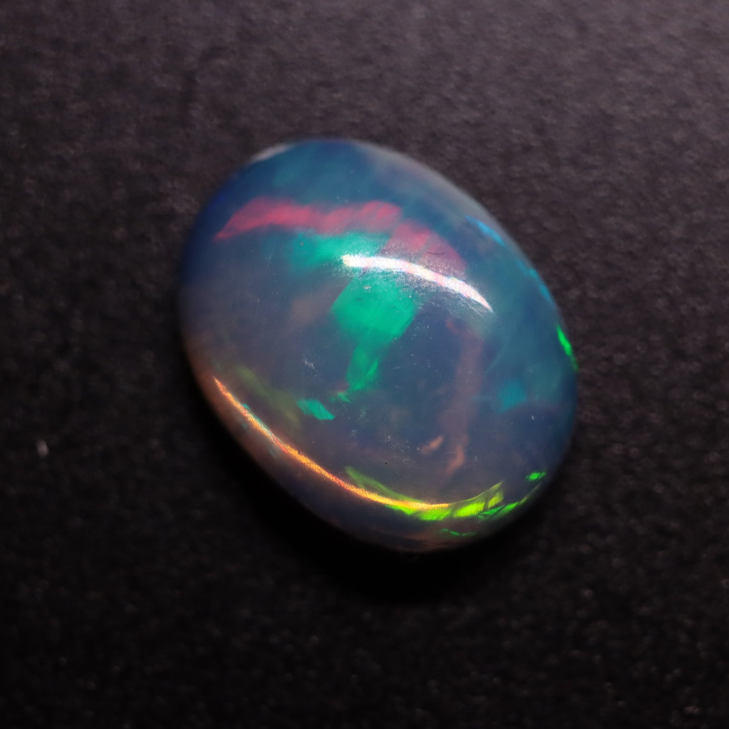Cabochon White Opal 1.95ct