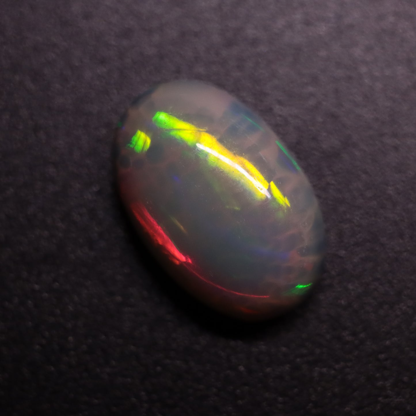 Cabochon White Opal 2.17ct