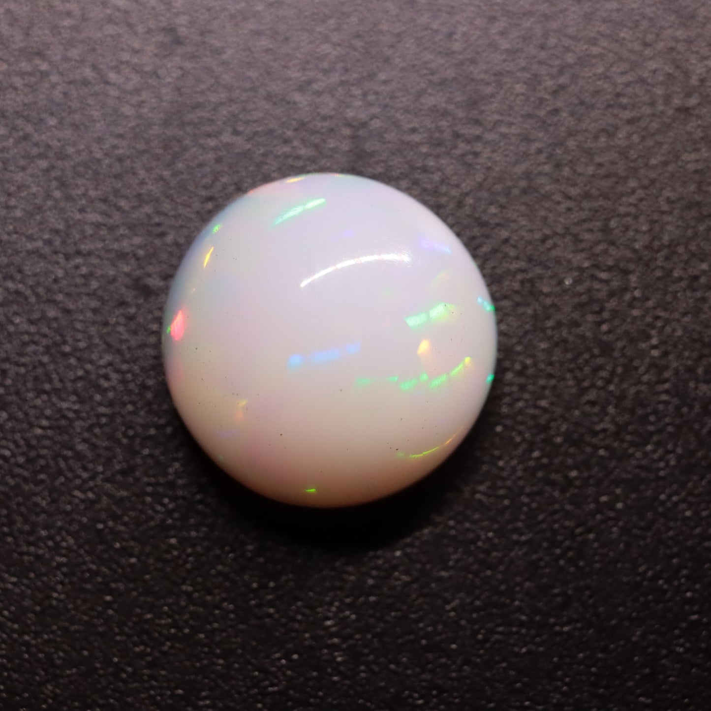 Round White Opal 1.9ct