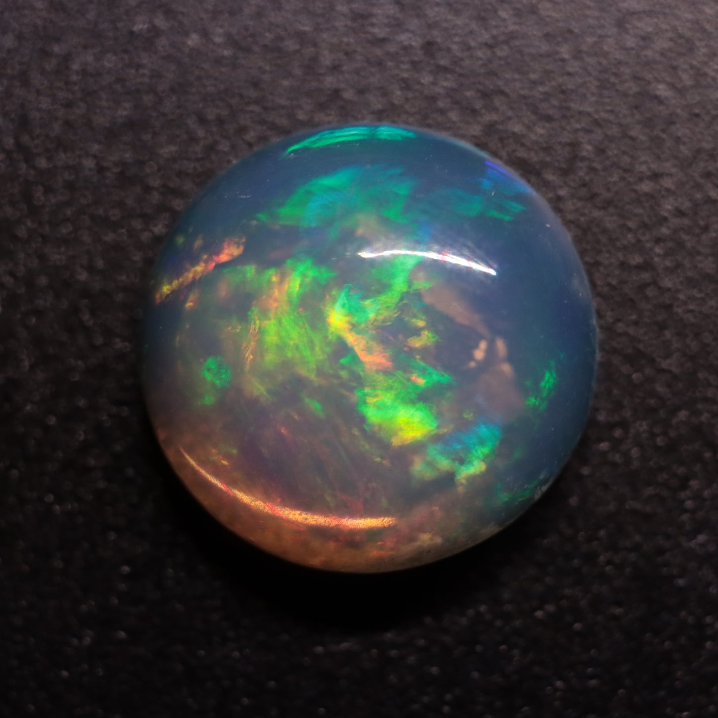 Round White Opal 2.31ct