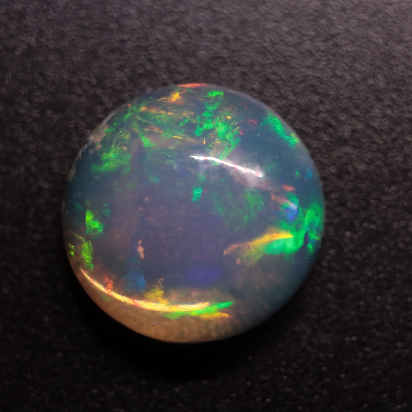 Round White Opal 2.31ct
