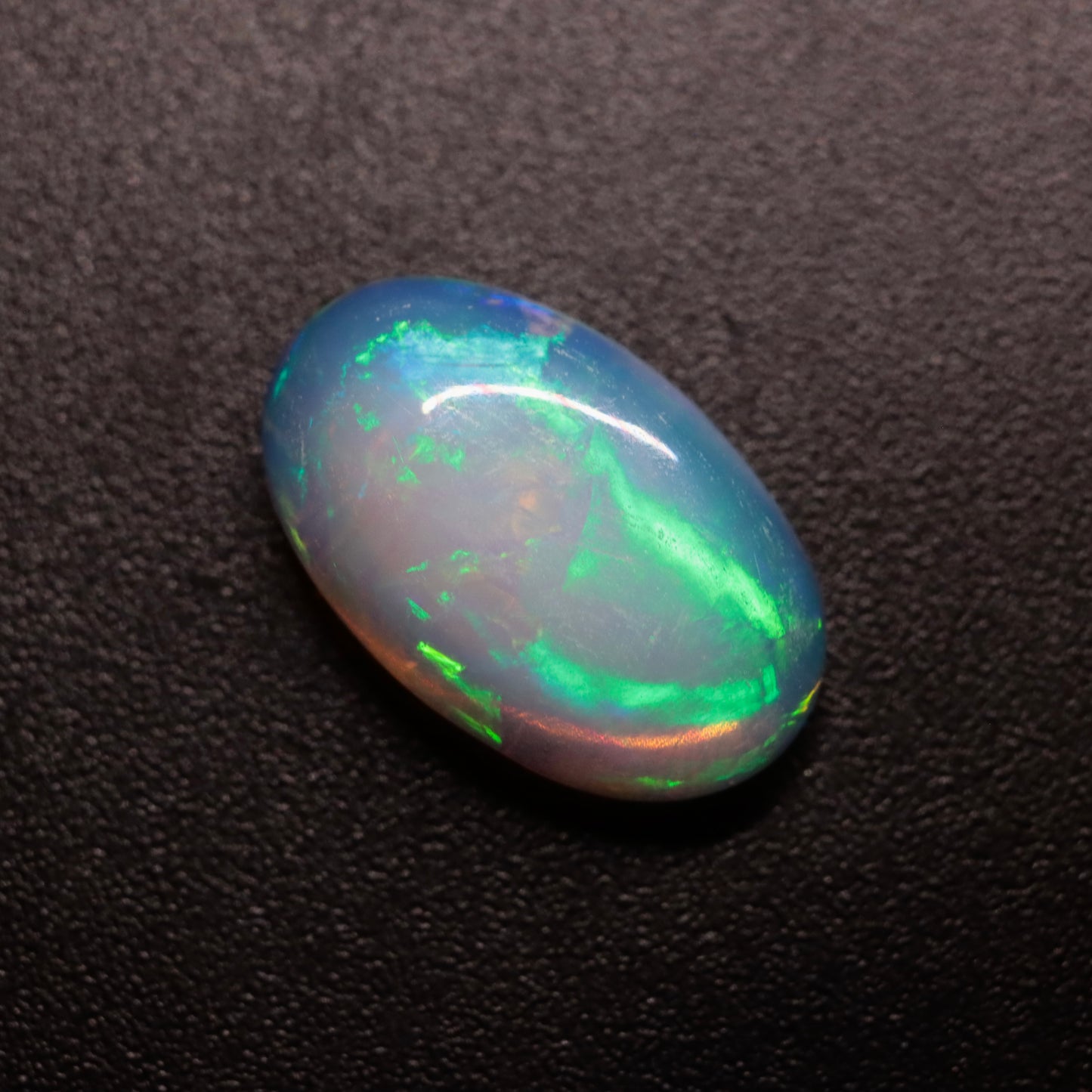 Cabochon White Opal 1.64ct