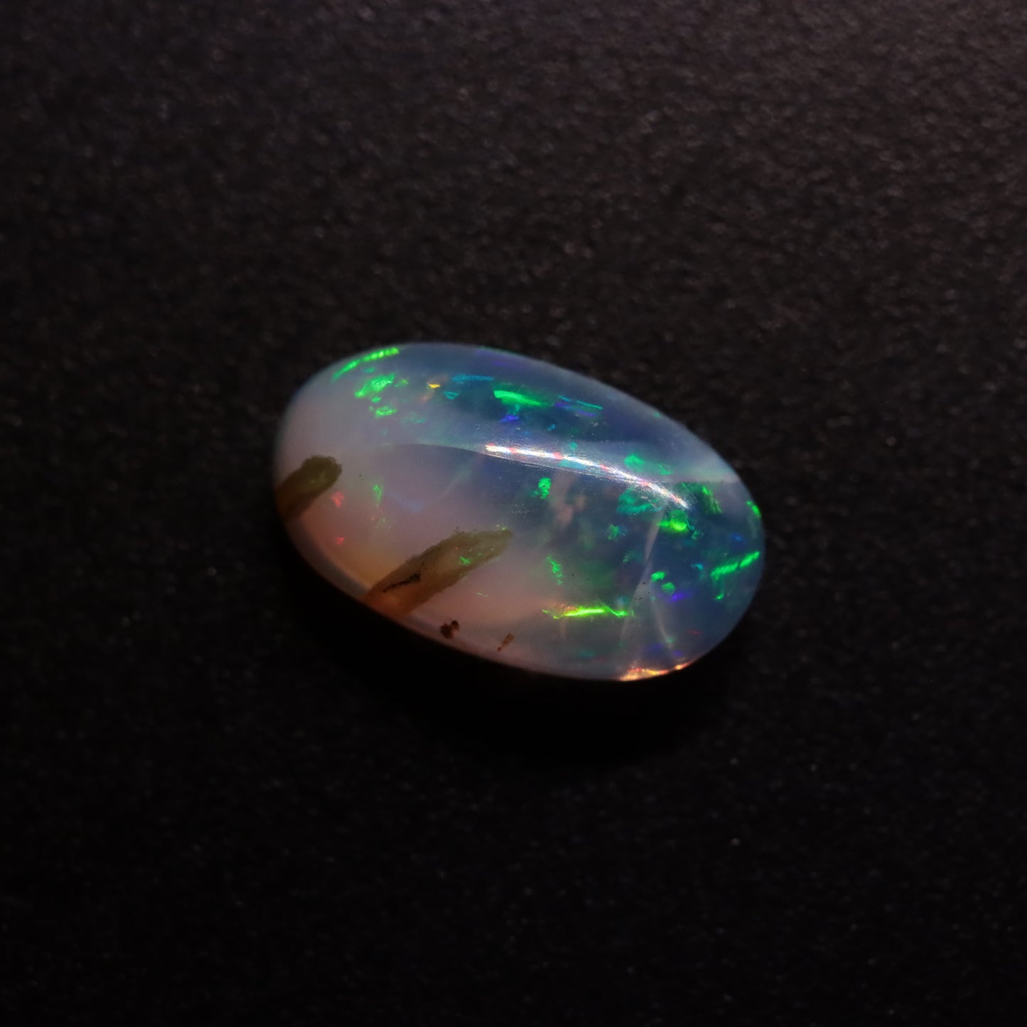 Cabochon White Opal 1.36ct