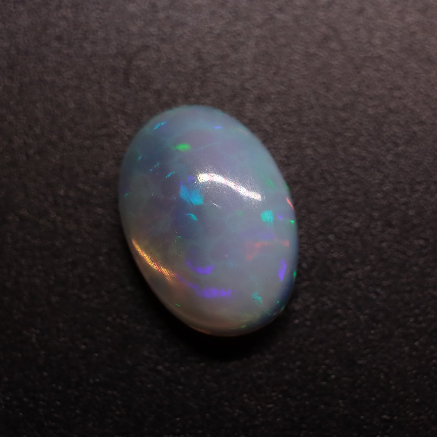 Cabochon White Opal 2ct
