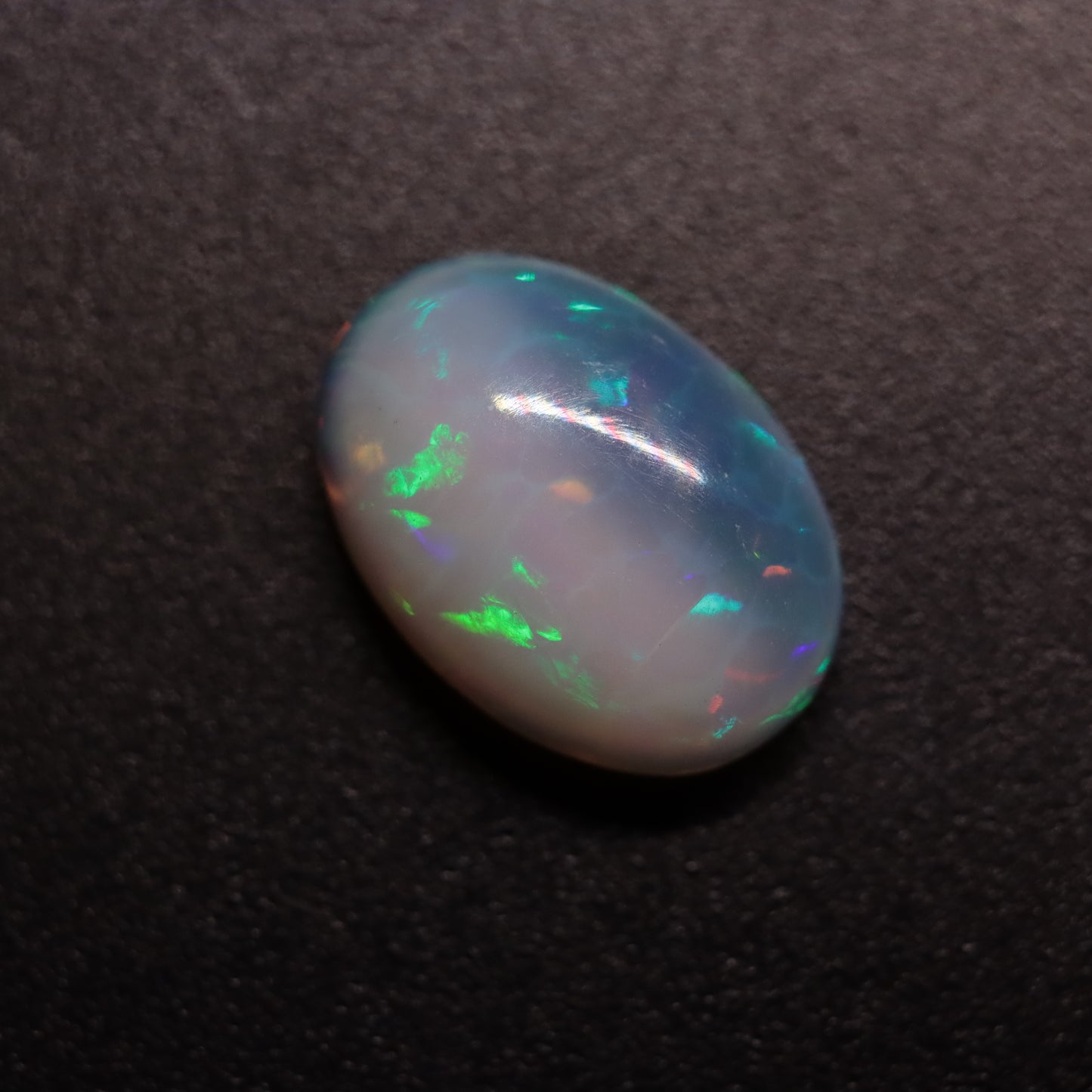 Cabochon White Opal 2ct