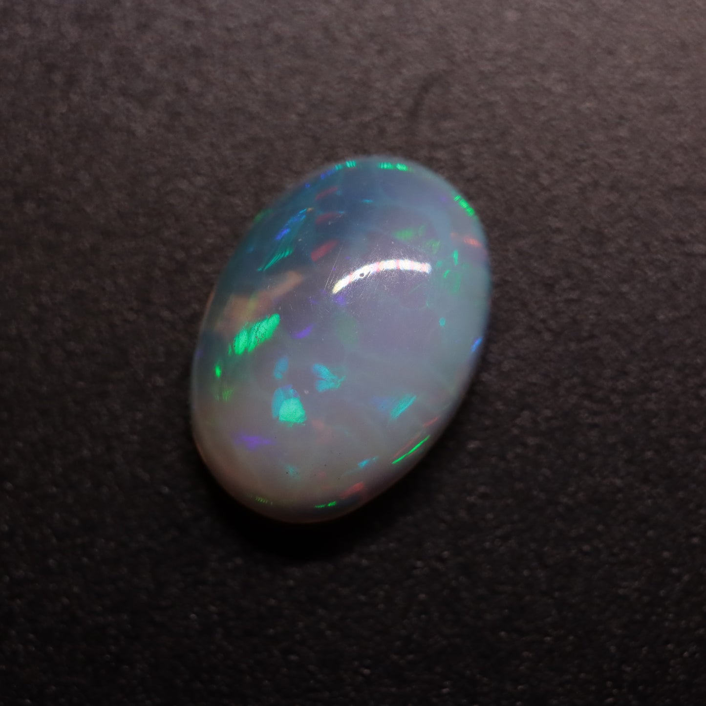 Cabochon White Opal 2ct