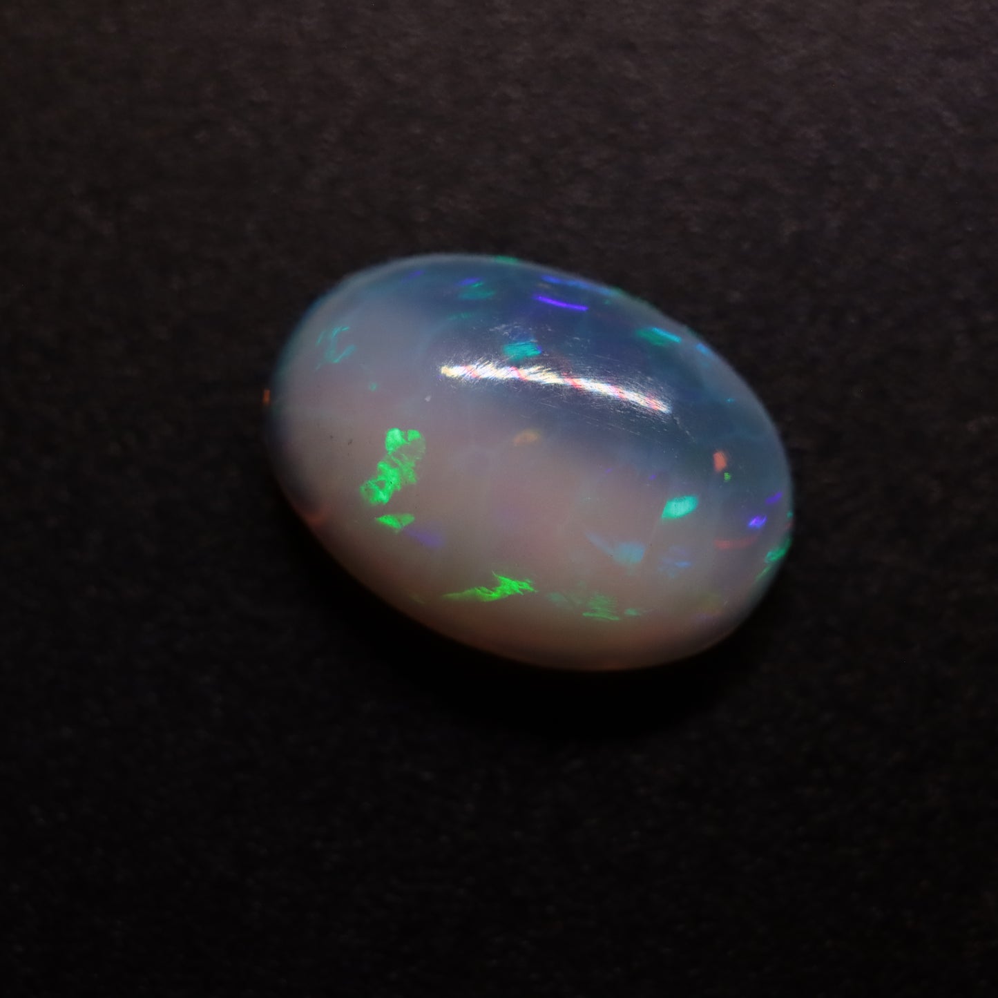 Cabochon White Opal 2ct