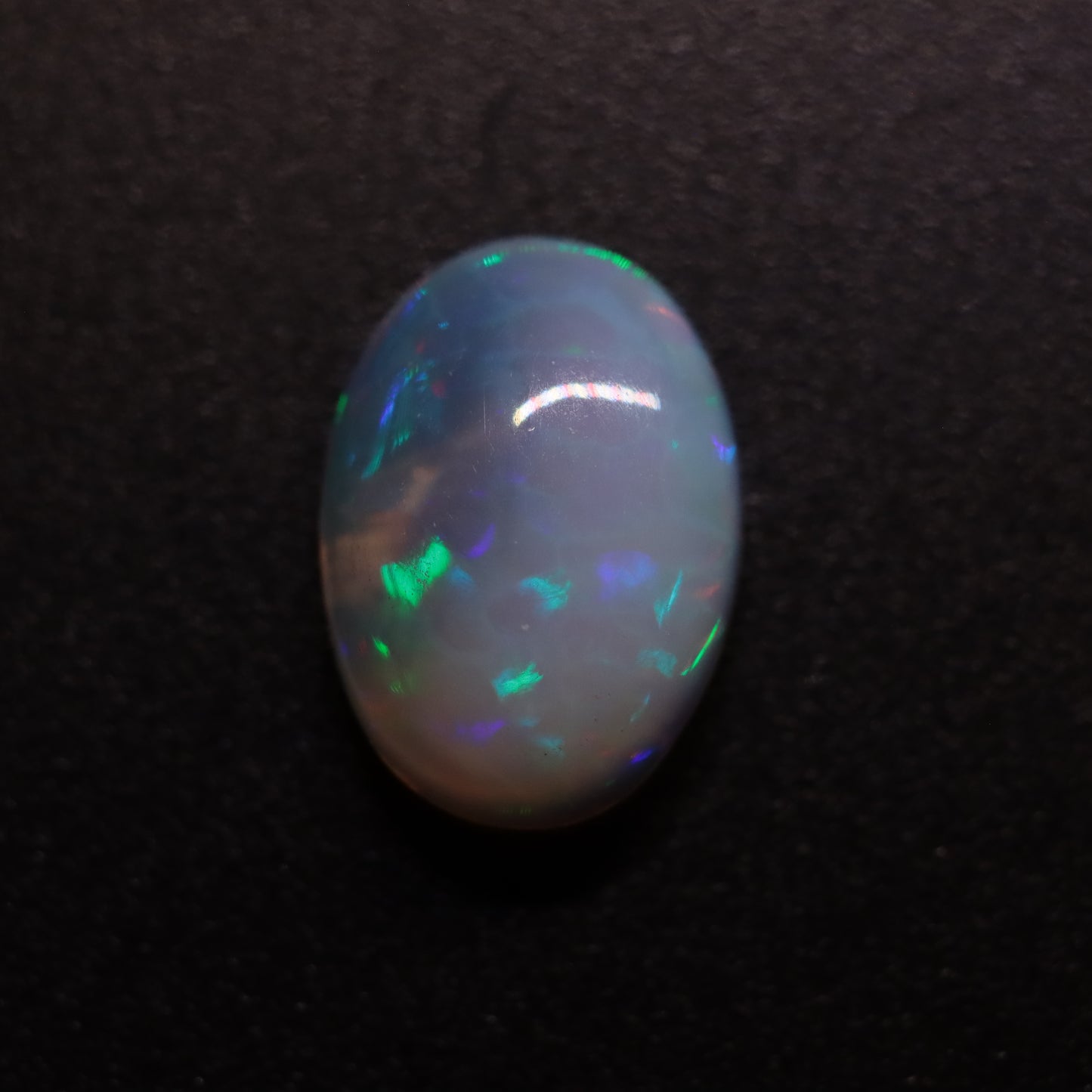 Cabochon White Opal 2ct