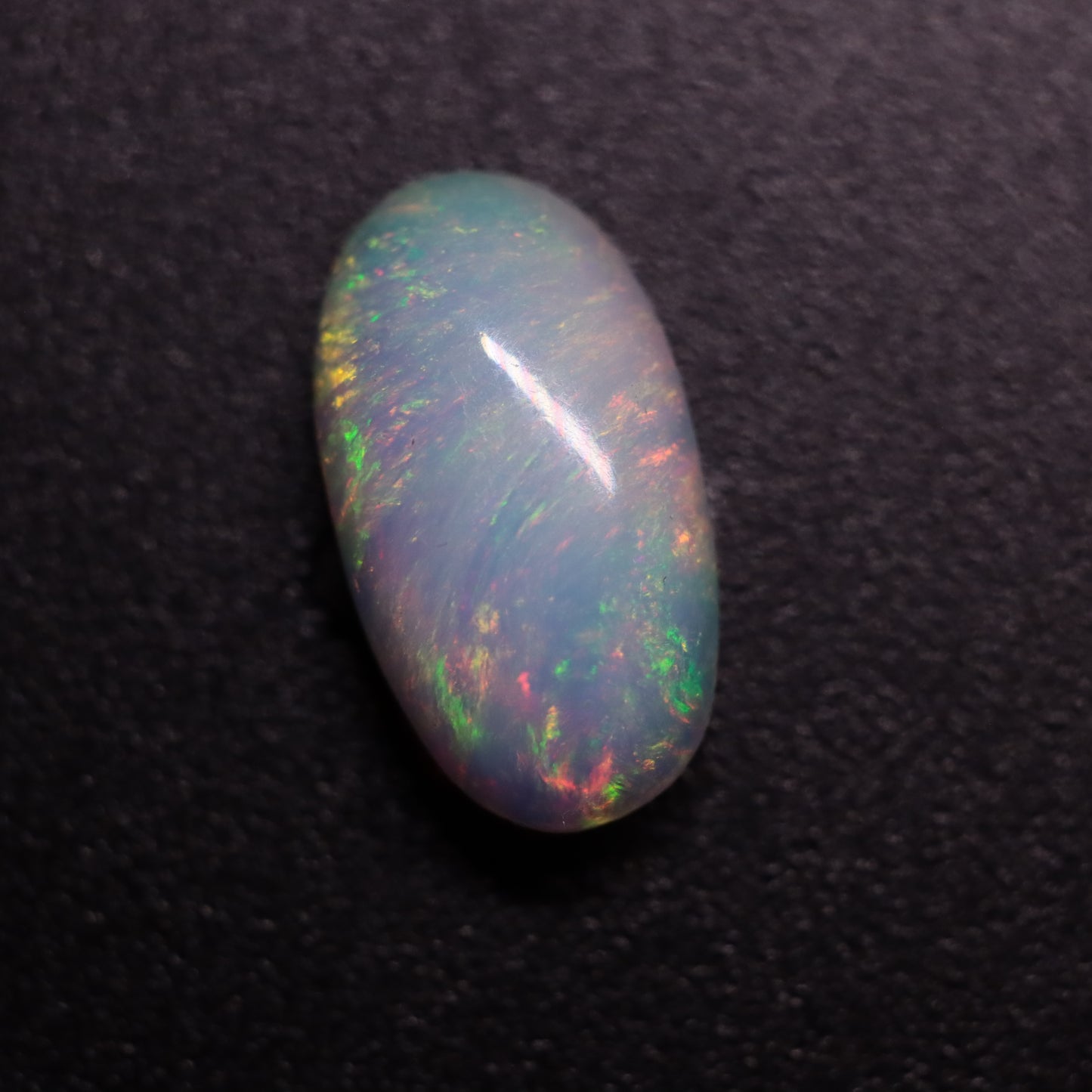 Cabochon White Opal 1ct