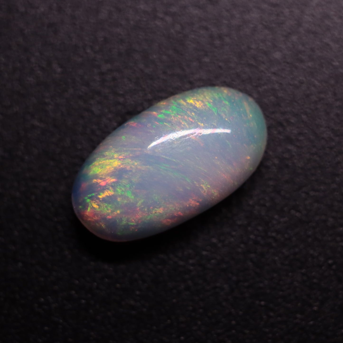 Cabochon White Opal 1ct